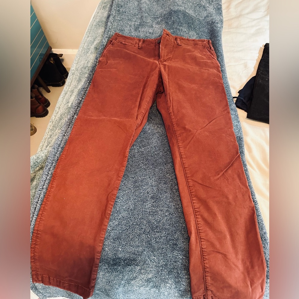 Men’s 32x30 American Eagle khakis. Never worn. Red wine colored.